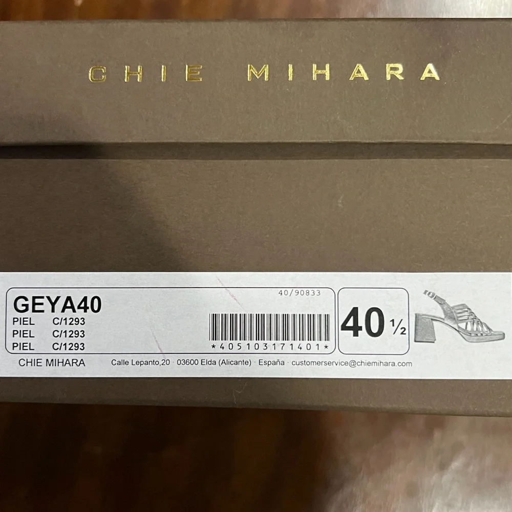 CHIE MIHARA
Geya Chie Mihara sandal in laminated leather - Picture 2 of 4